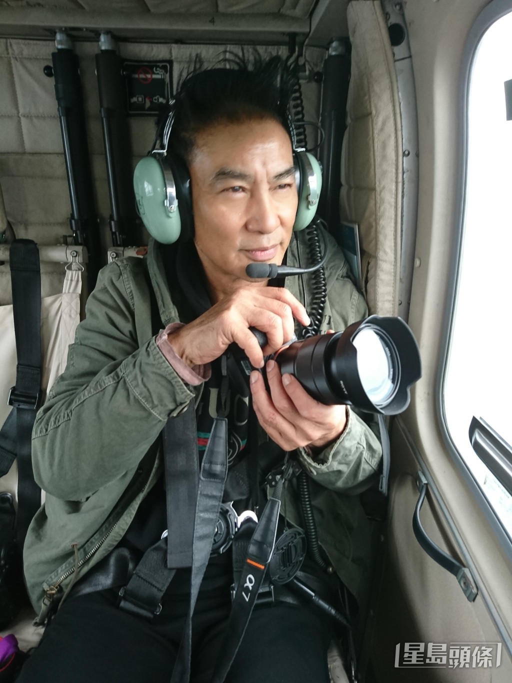 華哥唔止係演員及畫家,仲係攝影師。 華哥唔止係演員及畫家,仲係攝影師。
