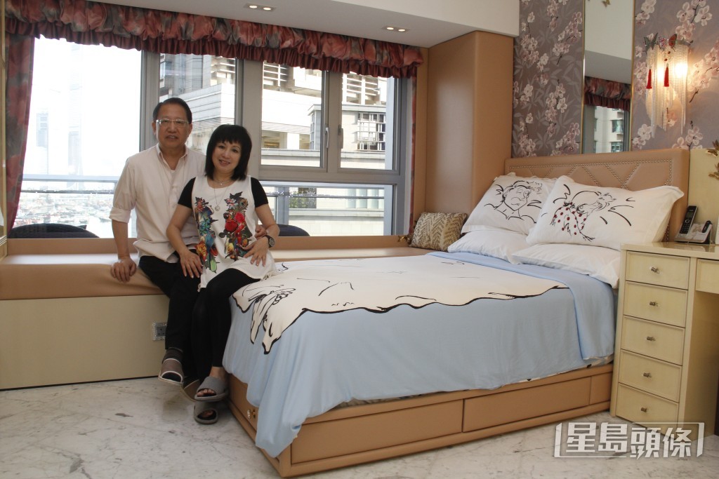 刘家豪与梅小青的睡房都好大。
