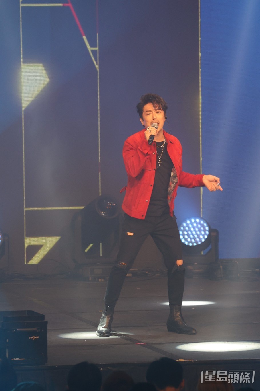 郑梓浩再唱比赛时的金曲《特别的爱给特别的你》。