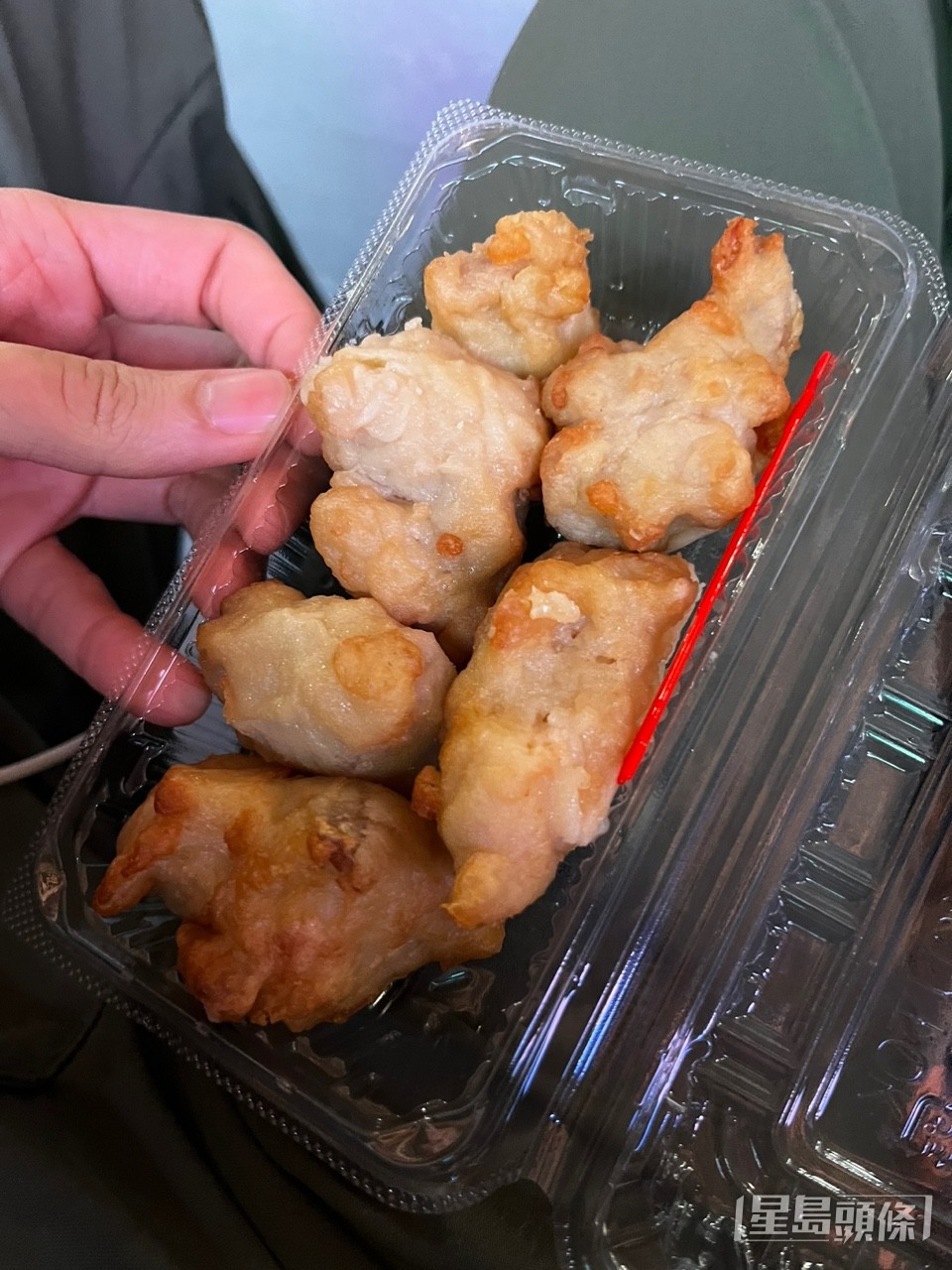 記者現場購買食品。黃子龍攝 記者現場購買食品。黃子龍攝