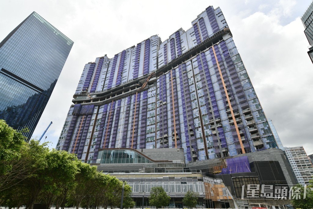 本港跟隨美國減息後,新盤接連登場,由新地發展的啟德全新項目天璽.天部署推出發售,今日率先開放示範單位參觀。 本港跟隨美國減息後,新盤接連登場,由新地發展的啟德全新項目天璽.天部署推出發售,今日率先開放示範單位參觀。