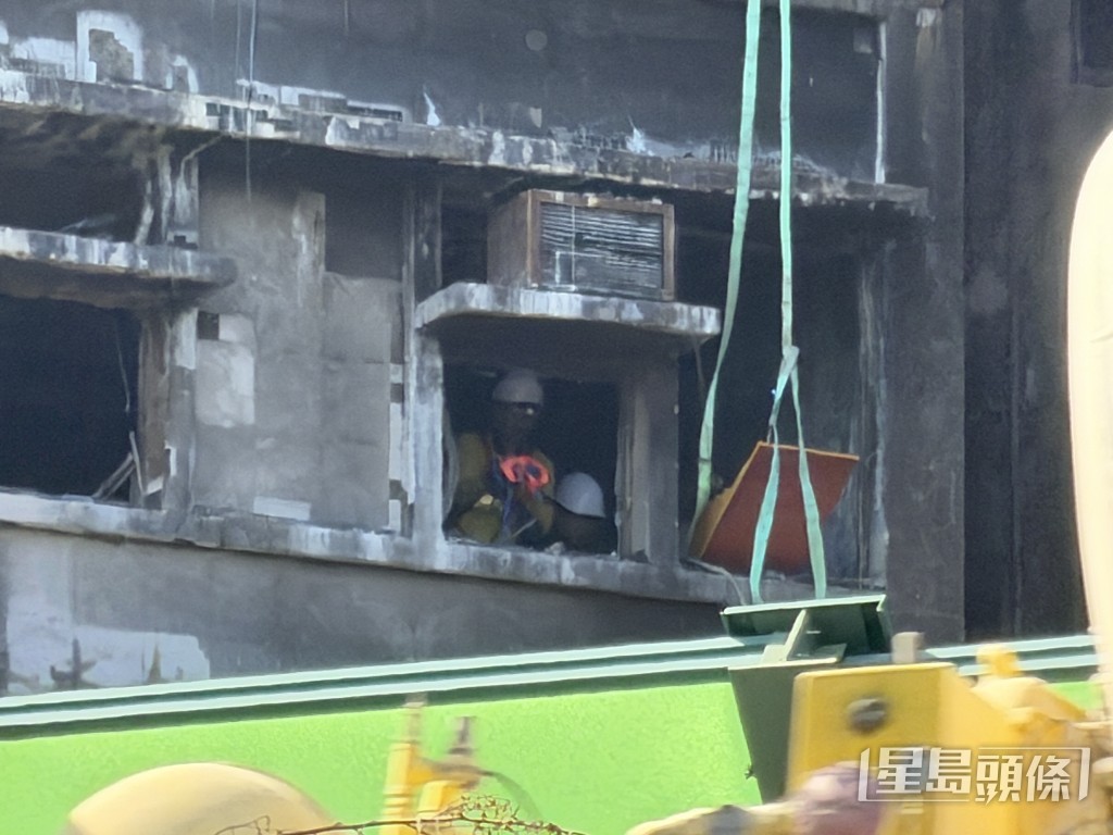 調查人員已在單位內。 調查人員已在單位內。