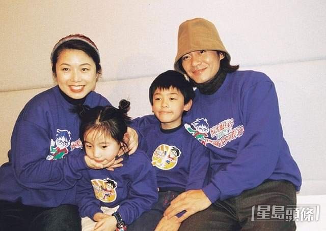 江華1992年與太太麥潔雯結婚。
