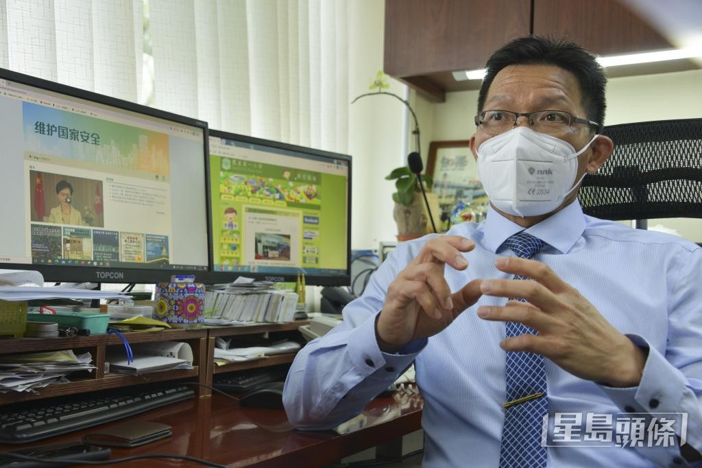 鳳溪第一小學校長朱偉林指,校服應以簡樸、耐用及廉價為目標,盼學界勿忘本義。 鳳溪第一小學校長朱偉林指,校服應以簡樸、耐用及廉價為目標,盼學界勿忘本義。