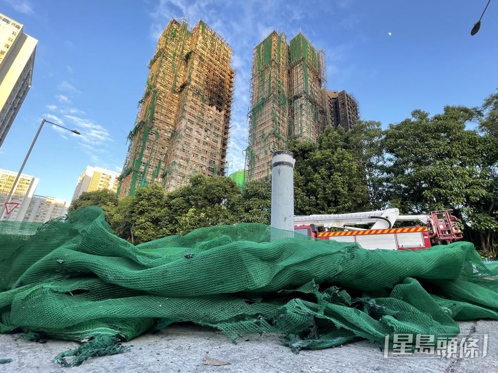 香港建造業總工會估計，至少有5000名工人受大火影響而停工。