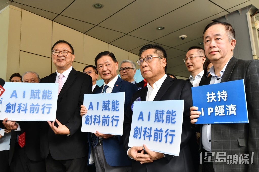 委界議員黃錦輝報名爭取連任,他的參選口號為「AI 賦能,創科前行」。 委界議員黃錦輝報名爭取連任,他的參選口號為「AI 賦能,創科前行」。