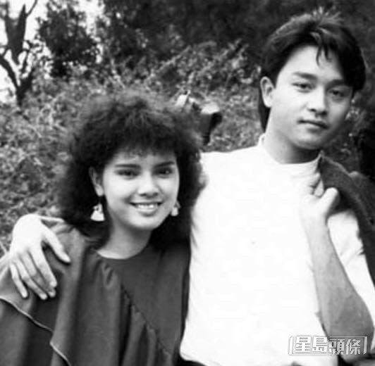 Rowena當年同哥哥friend到攬頭攬頸。 Rowena當年同哥哥friend到攬頭攬頸。