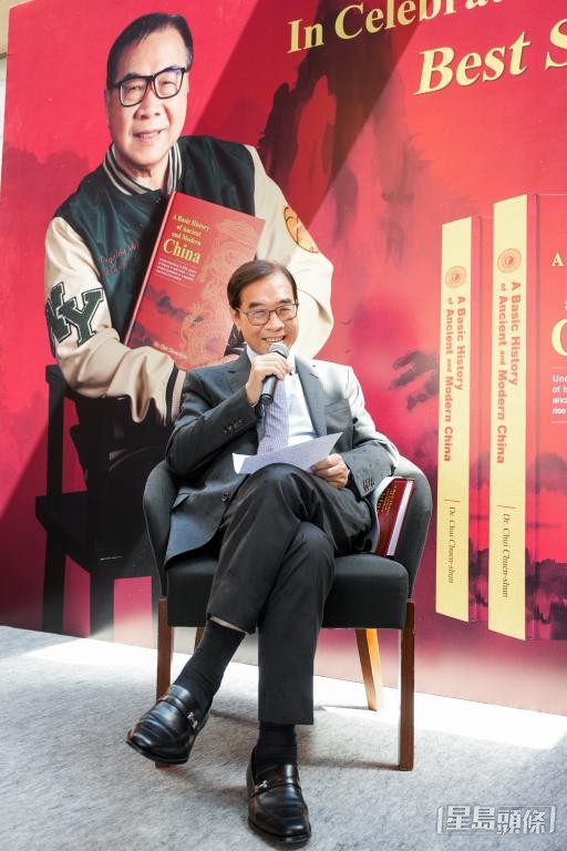 徐傳順以英語撰寫中國歷史書,希望有助不懂漢字的海外華人認識中國。 作者提供 徐傳順以英語撰寫中國歷史書,希望有助不懂漢字的海外華人認識中國。 作者提供