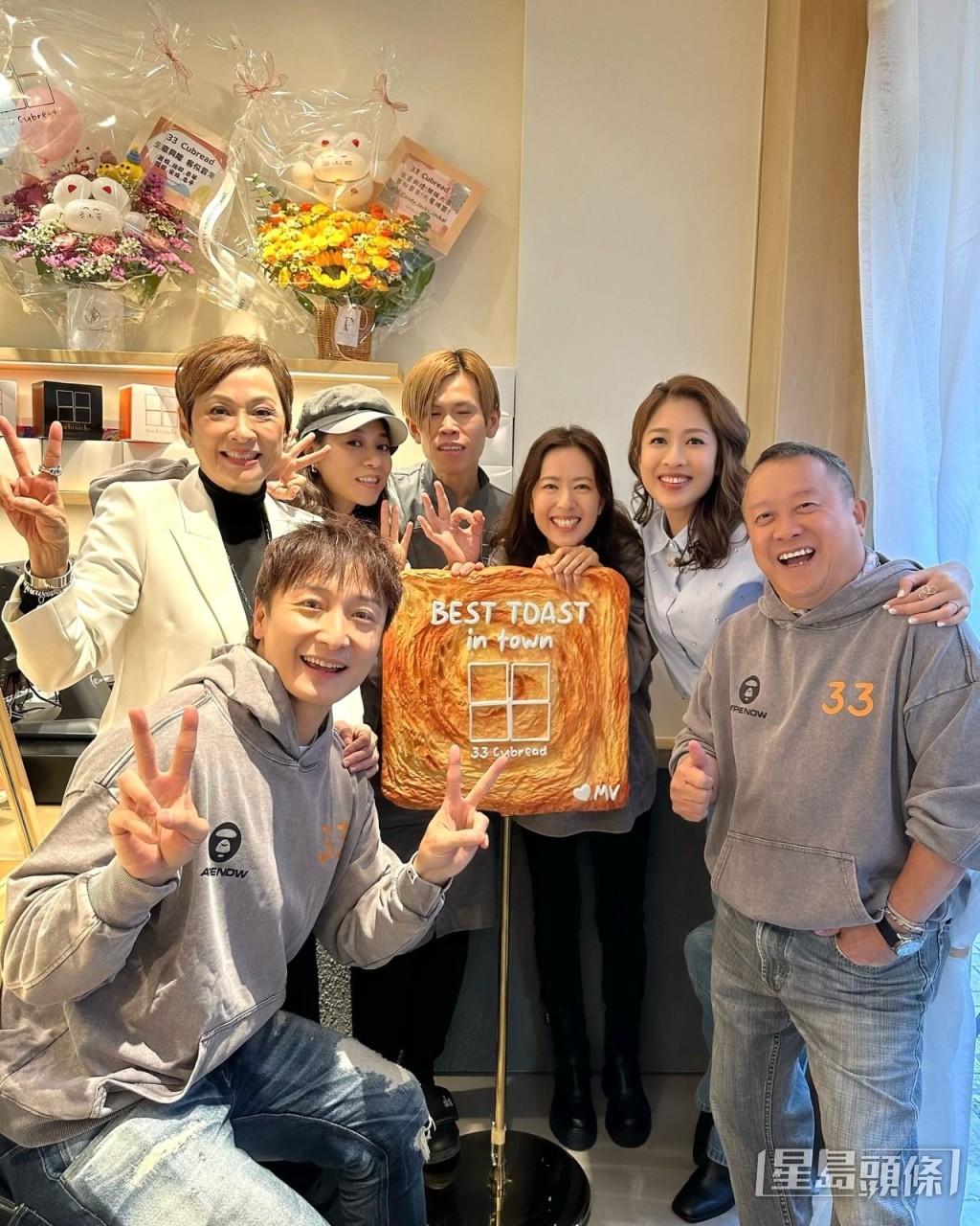 陳敏之撐唐詩詠麵包店開張。 陳敏之撐唐詩詠麵包店開張。