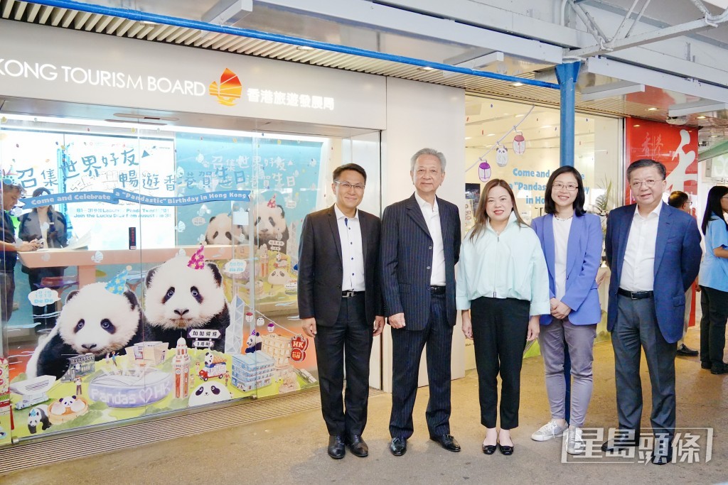 羅淑佩亦前往香港旅遊發展局九龍旅客諮詢中心觀看。
