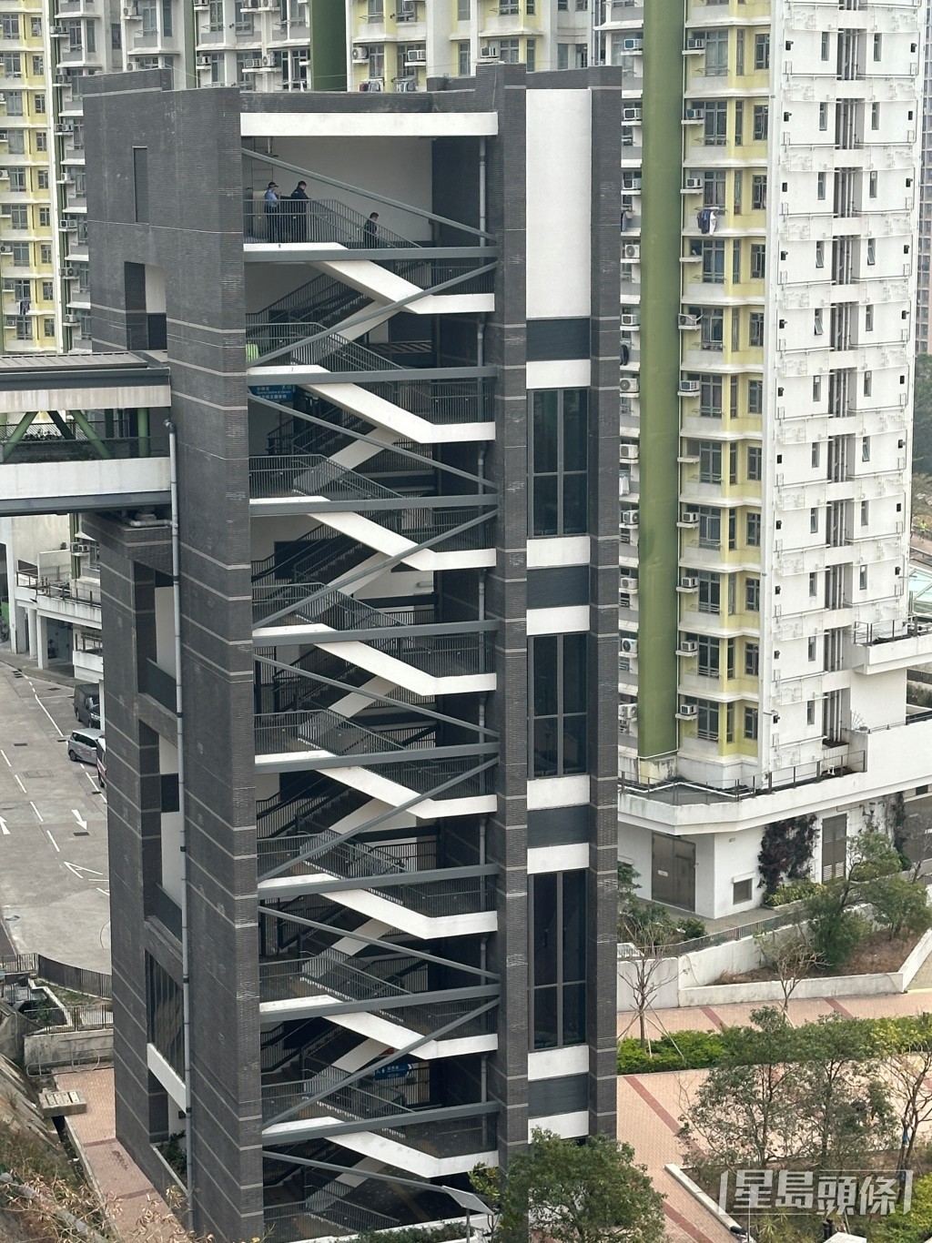 男子在通往安健道升降梯的梯間欄杆上吊自殺亡。