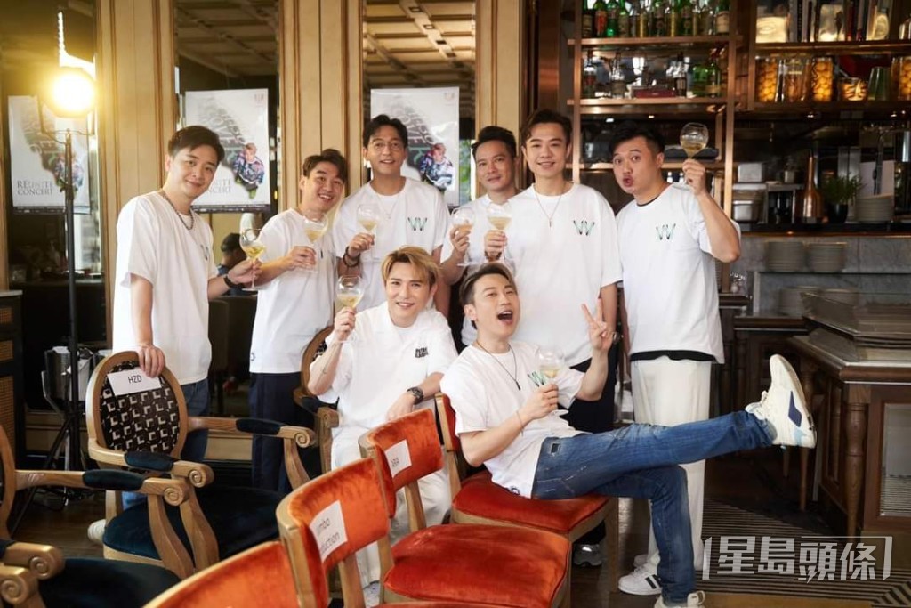 “轻松啲”节目每周4晚带出欢乐。 “轻松啲”节目每周4晚带出欢乐。