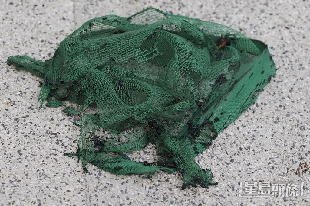 業界人士指，有「蠱惑」公司涉混用非阻燃棚網，並以舊證書「走天涯」。