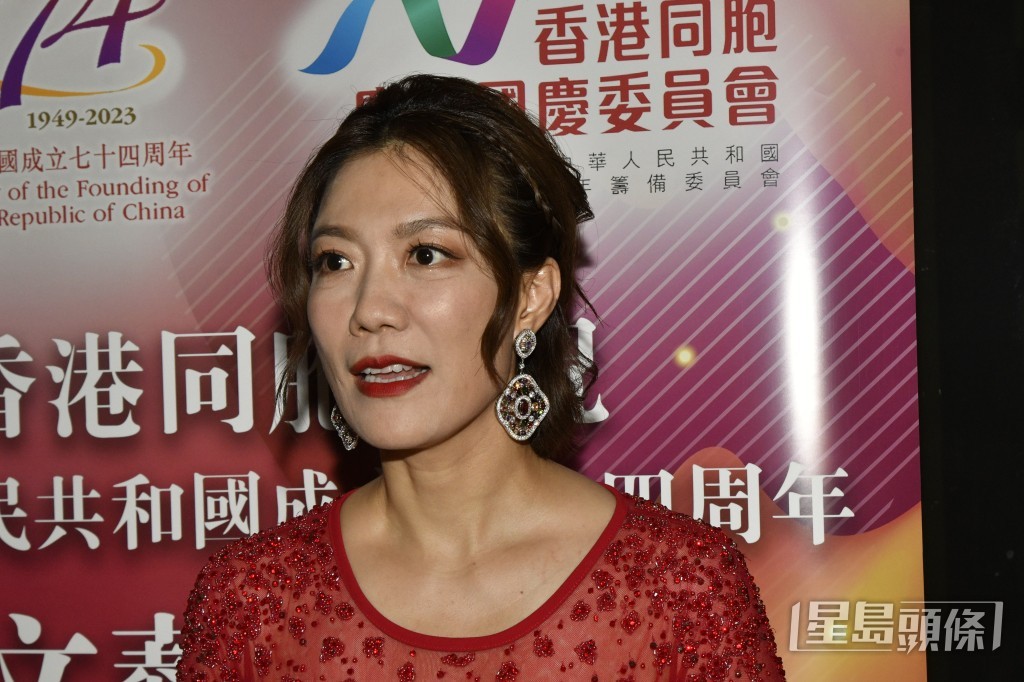 龍婷首次參加國慶騷。 龍婷首次參加國慶騷。