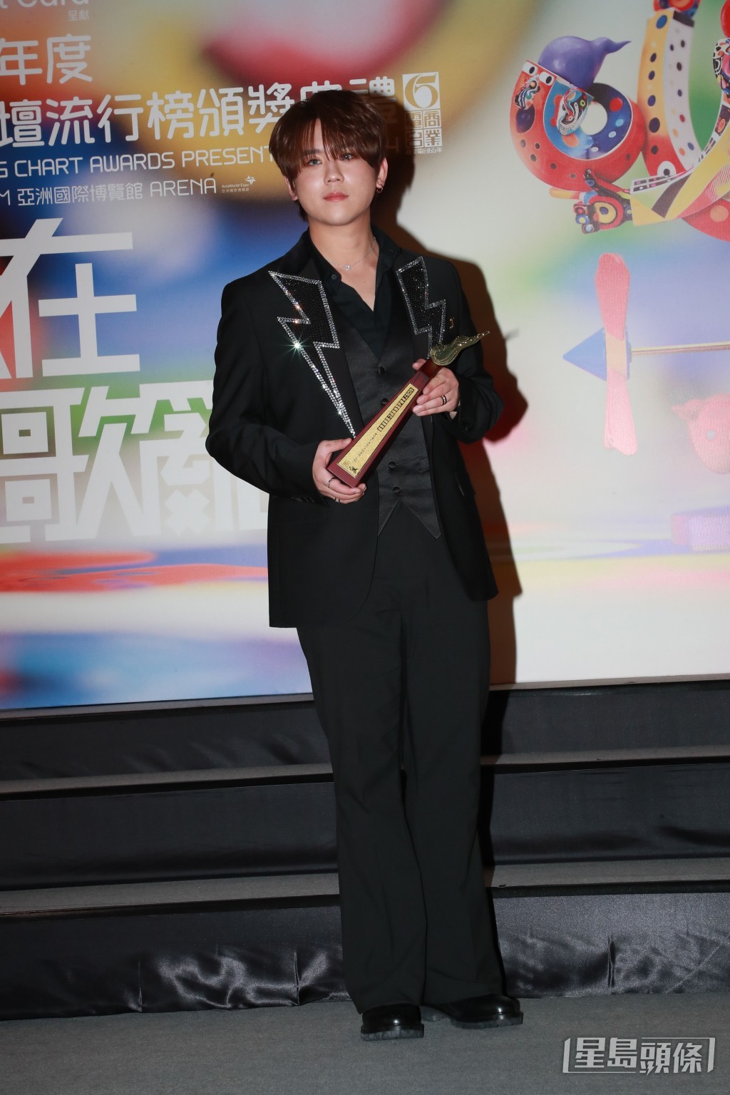 今年初姜涛连夺「叱咤我最喜爱的男歌手」及「叱咤我最喜爱的歌曲」。 今年初姜涛连夺「叱咤我最喜爱的男歌手」及「叱咤我最喜爱的歌曲」。