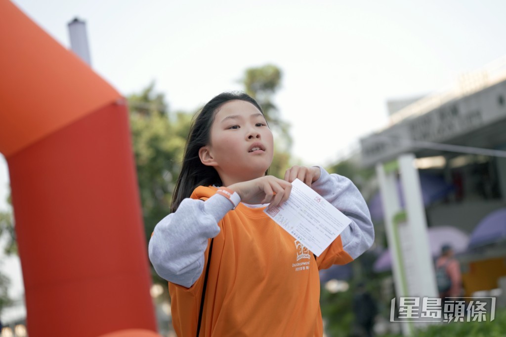 10歲的Ally（左）。