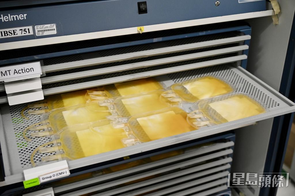 中心會對收集回來的血液進行處理,提供給有需要的病人使用,圖中為血小板。 中心會對收集回來的血液進行處理,提供給有需要的病人使用,圖中為血小板。