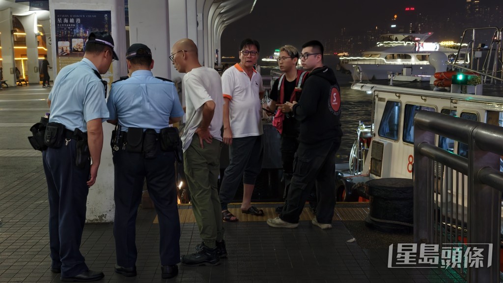 警方在中環10號碼頭調查事件。黃文威攝 警方在中環10號碼頭調查事件。黃文威攝