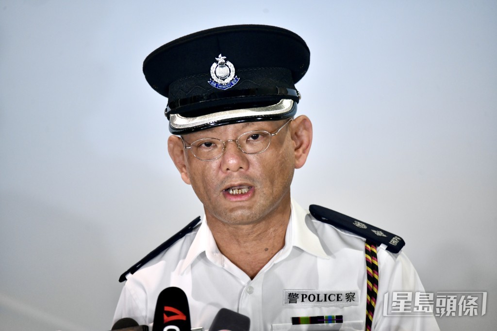 跨部門反恐專責組高級警司梁偉基於演習後見記者。 跨部門反恐專責組高級警司梁偉基於演習後見記者。
