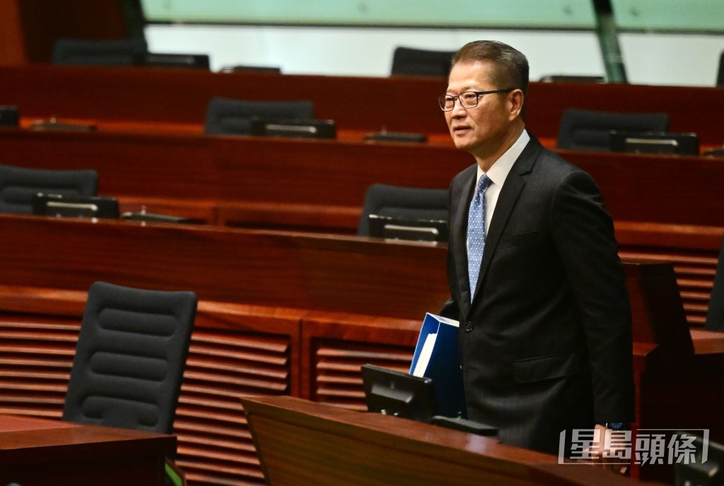 陳茂波今日(26日)公布新一份《財政預算案》劉駿軒攝 陳茂波今日(26日)公布新一份《財政預算案》劉駿軒攝