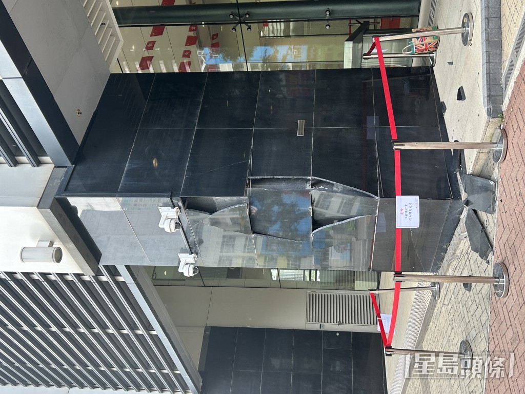 石柱爆裂損毀，閉路電視鏡頭沒損毀。