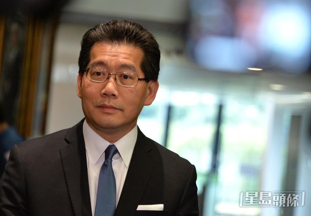 蘇錦樑加入政府後最多人稱呼的花名是「卡片蘇」。資料圖片