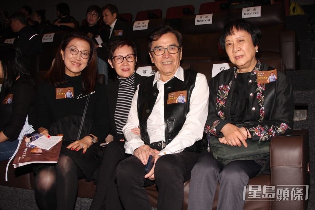美大衛與李琳琳早年移居加拿大,與已故藝人岳華等設立溫哥華影視人協會。 美大衛與李琳琳早年移居加拿大,與已故藝人岳華等設立溫哥華影視人協會。