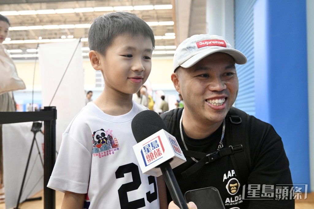 本身是U6手球港隊成員的張小朋友認為今日的活動中,手球項目最吸引。 本身是U6手球港隊成員的張小朋友認為今日的活動中,手球項目最吸引。