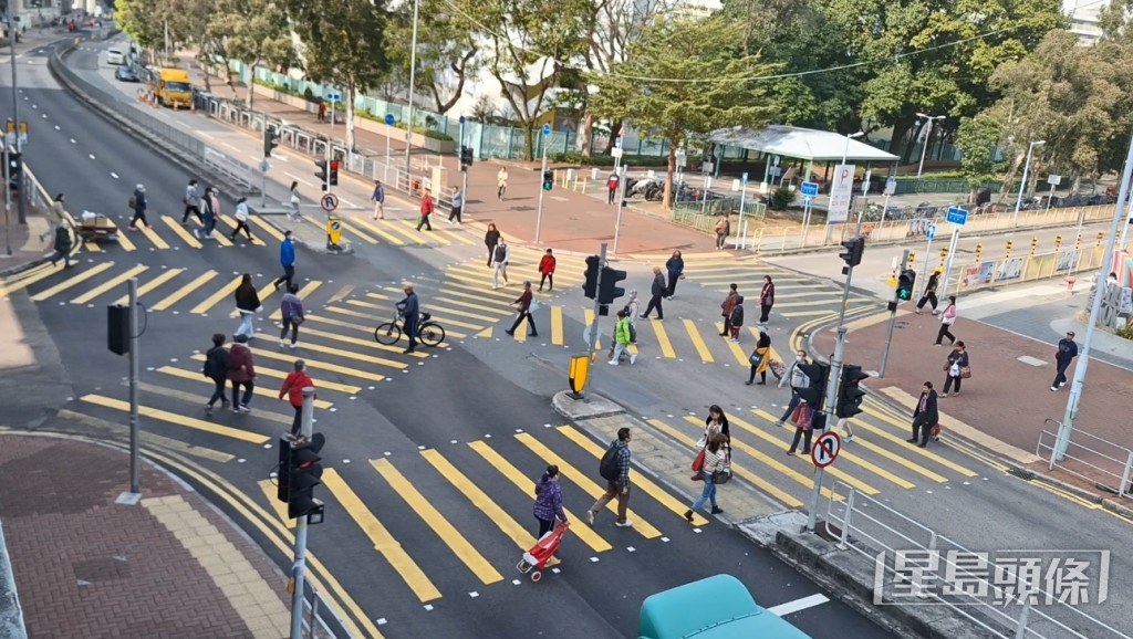 沙田沙角街與逸泰街交界路口。
