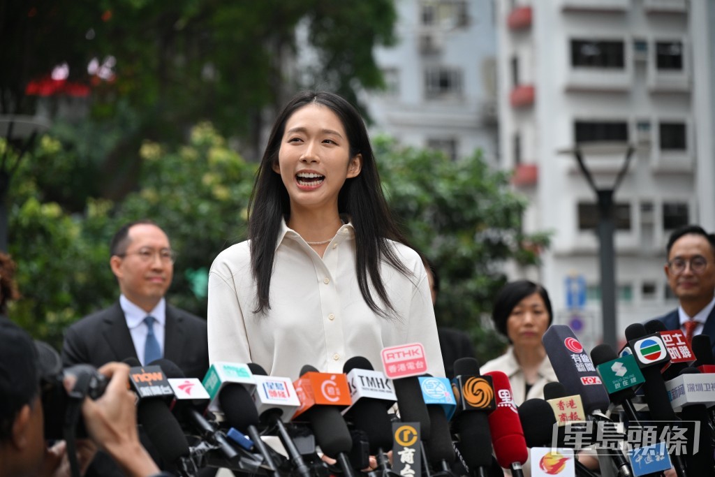 江旻憓回覆選舉主任,指任職馬會期間參與「賽馬旅遊生態圈」項目工作。資料圖片 江旻憓回覆選舉主任,指任職馬會期間參與「賽馬旅遊生態圈」項目工作。資料圖片