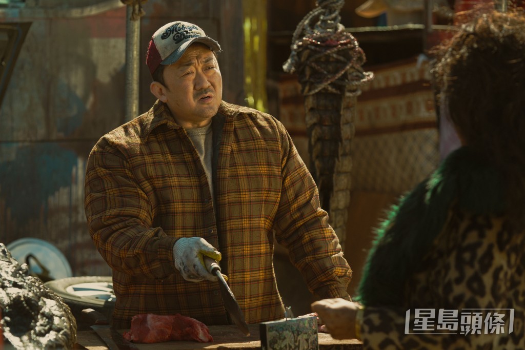 南山將鱷魚分畀街坊食。 南山將鱷魚分畀街坊食。