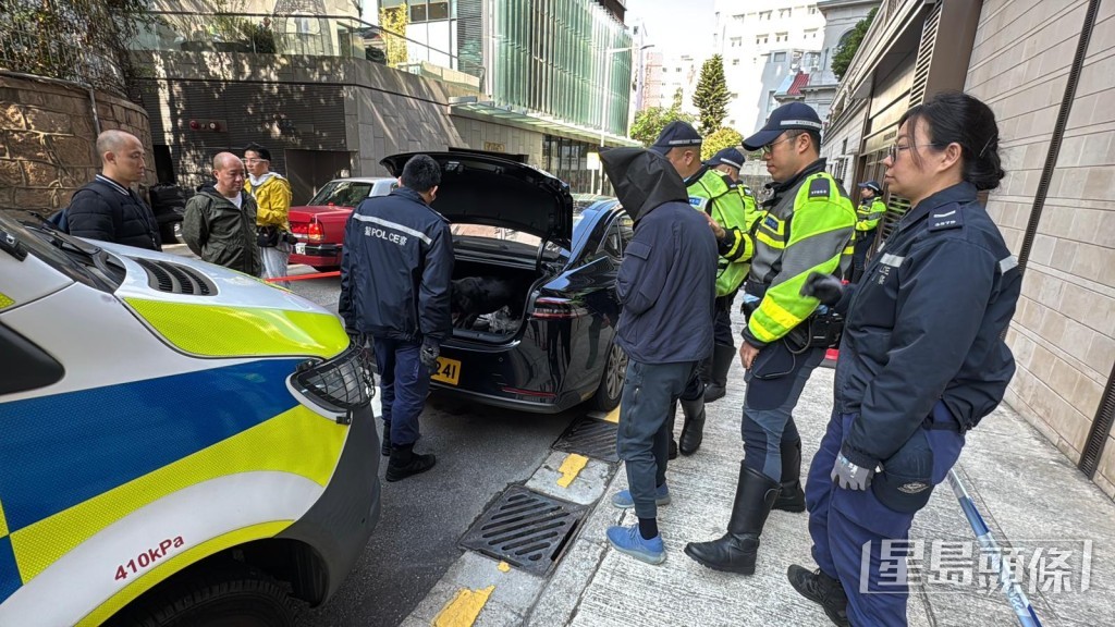 涉管有危險藥物男司機被捕帶署。 涉管有危險藥物男司機被捕帶署。