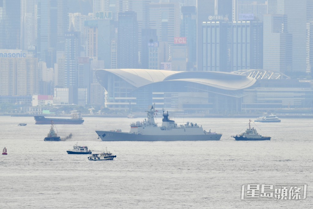 山東艦航母編隊訪港。盧江球攝 山東艦航母編隊訪港。盧江球攝