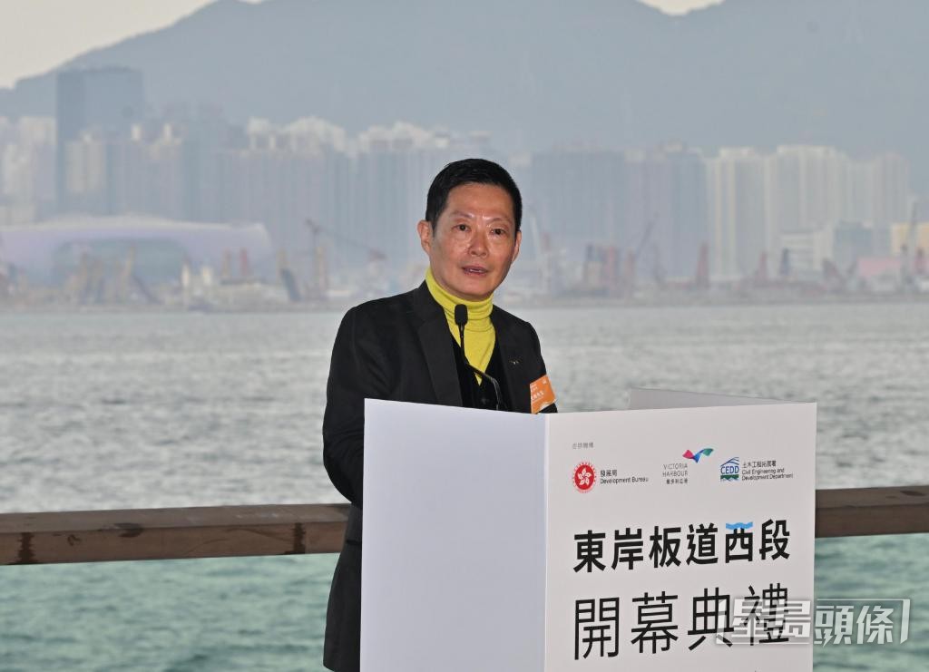 海滨事务委员会主席何文尧指，近年当局采用「先驳通、后优化」策略，加快开放海滨步伐。