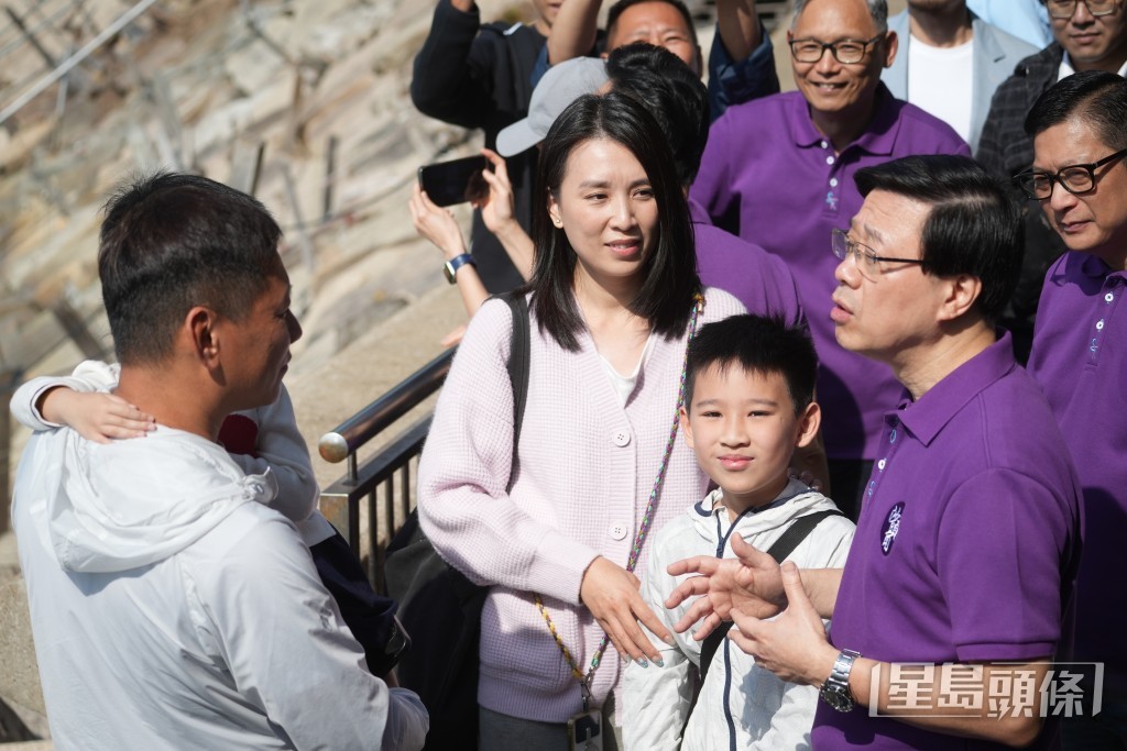 李家超指開放計劃為沙頭角帶來活力及動力，亦帶旺了區內經濟。劉駿軒攝