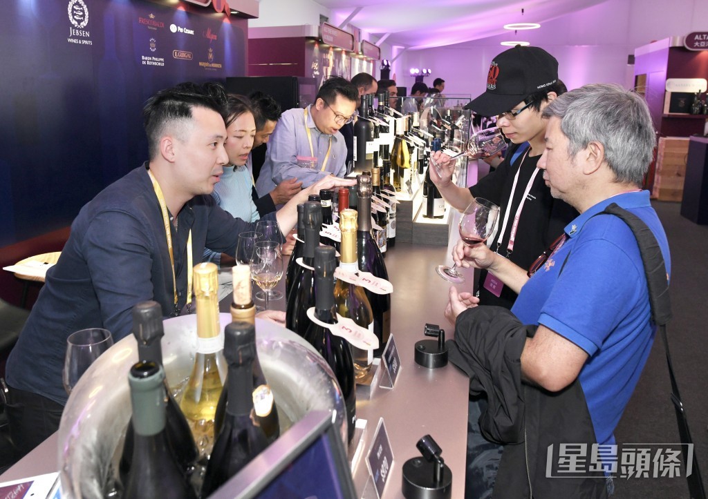 陳國基表示,今年將有大約15萬來自香港及世界各地的人參加美酒佳餚巡遊節。 陳國基表示,今年將有大約15萬來自香港及世界各地的人參加美酒佳餚巡遊節。