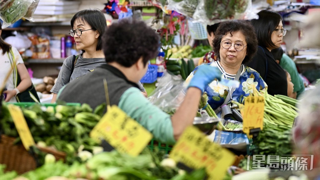 有市民指菜價明顯上升。劉駿軒攝 有市民指菜價明顯上升。劉駿軒攝