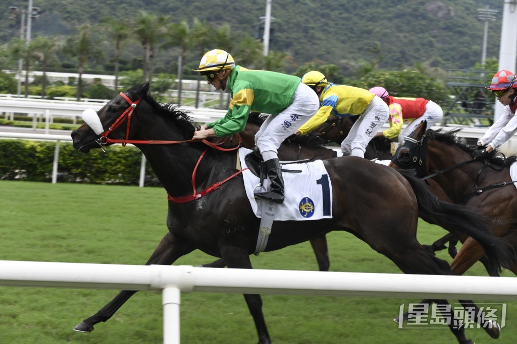 「天天同乐」跑千二米亦合脚法，如马儿临场跑出水准，有力取得三连捷。