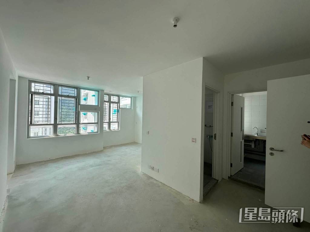 東涌新落成的雋東邨(相片:新民黨離島區域發展主任曾昭浴@翔東/雋東/迎東街坊互助群facebook) 東涌新落成的雋東邨(相片:新民黨離島區域發展主任曾昭浴@翔東/雋東/迎東街坊互助群facebook)