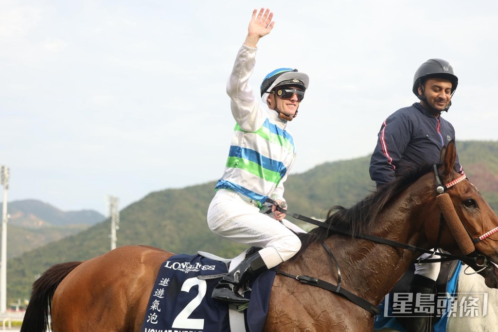  「遨游气泡」斗心惊人回气再上，胜出浪琴香港一哩锦标。