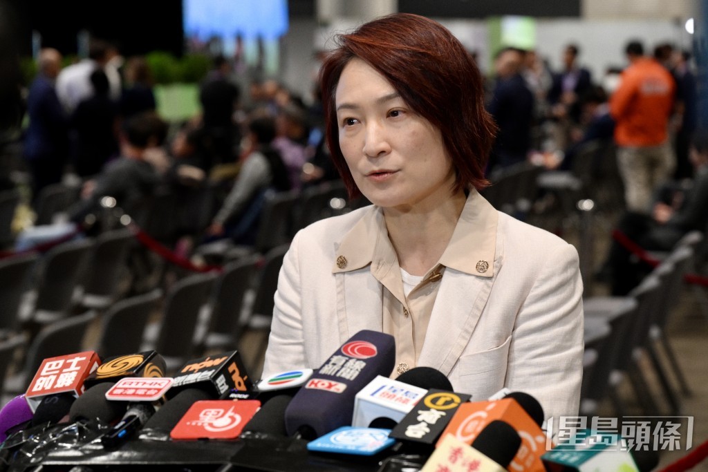 李慧琼身兼全國人大常委。 李慧琼身兼全國人大常委。