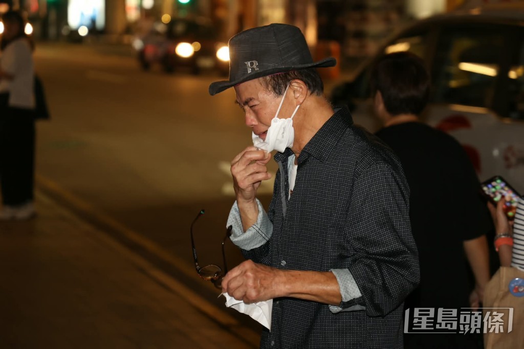 之後情緒激動的他更忍不住喊。 之後情緒激動的他更忍不住喊。