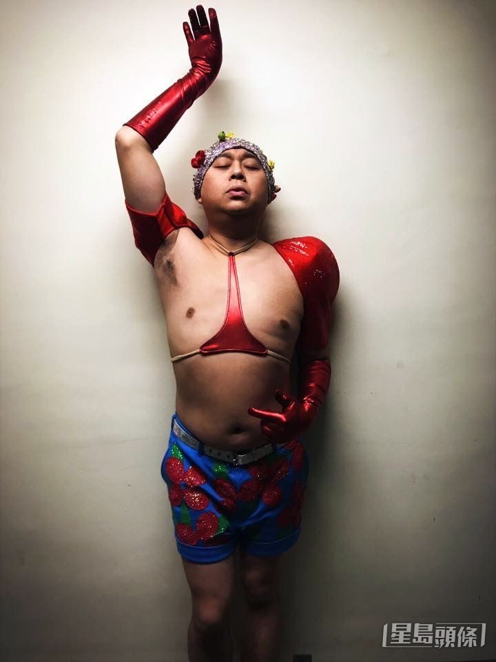 Bob唔介意扮鬼扮怪。