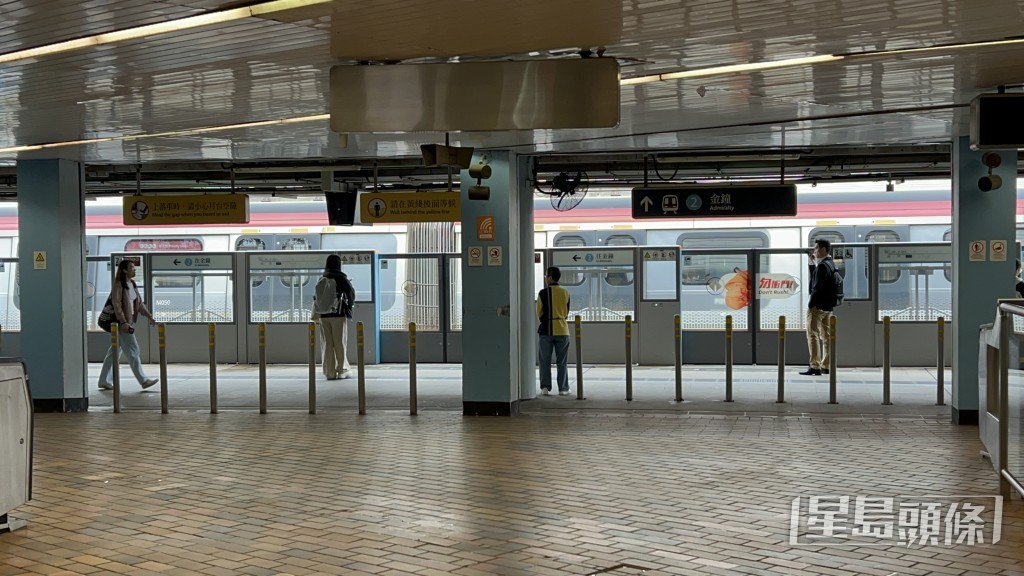 怪客在九龍塘站下車轉乘觀塘線。楊偉亨攝