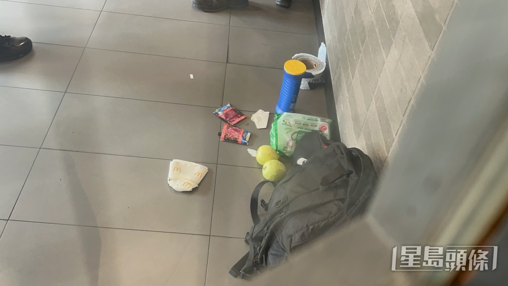 可疑男子背囊內雜物。