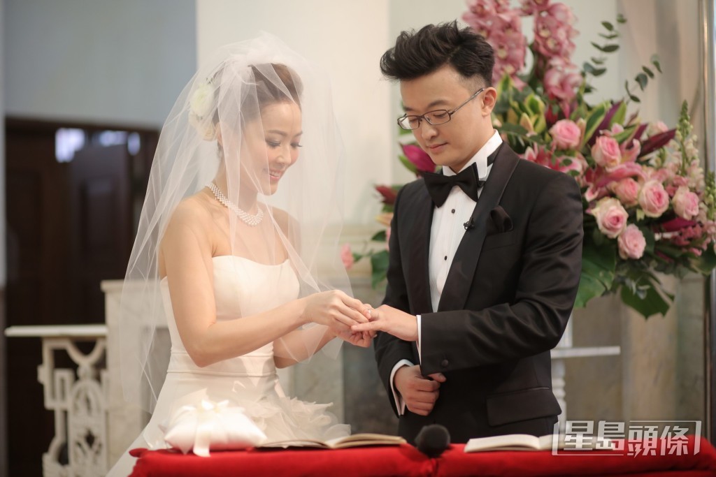 劉明軒於2013年與金融才俊王傲山結婚。