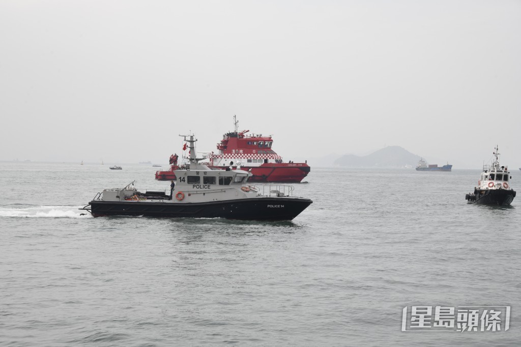 水警及消防小艇均有到場救人。楊偉亨攝