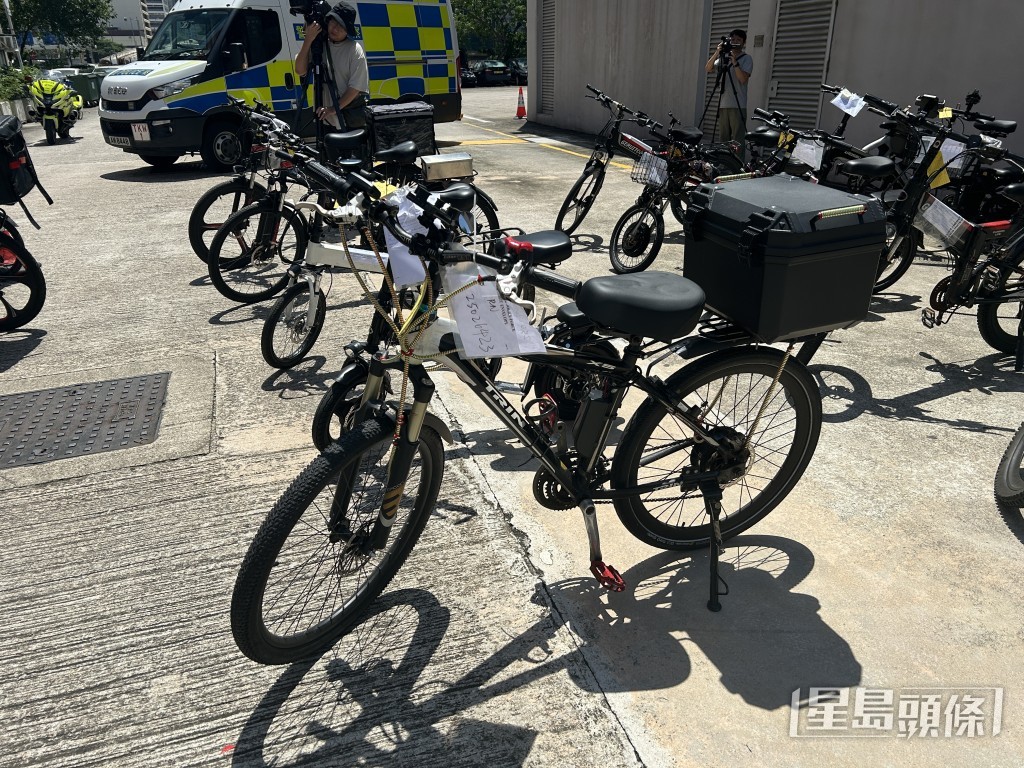 警方於8月4至8日期間,進行打擊「電動單車」行動。林思明攝 警方於8月4至8日期間,進行打擊「電動單車」行動。林思明攝