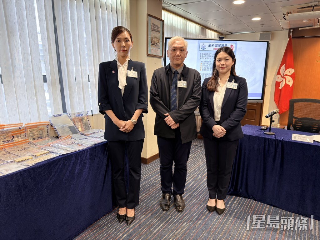 旺角警区刑事部总督察陈孟豪(图中)、重案组高级督察袁栢莹(图右)及情报组高级督察梅碧心讲述案情。