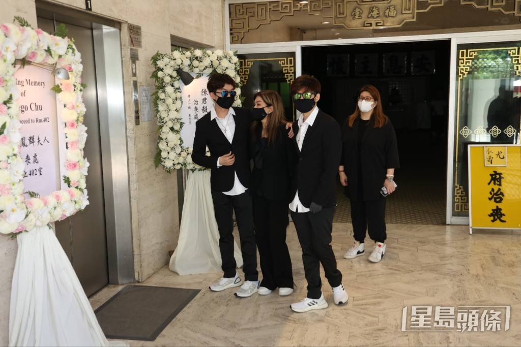 樂易玲與兩位兒子。 樂易玲與兩位兒子。